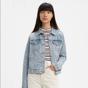 Levis All Yours-Light Wash Original Trucker Jacket